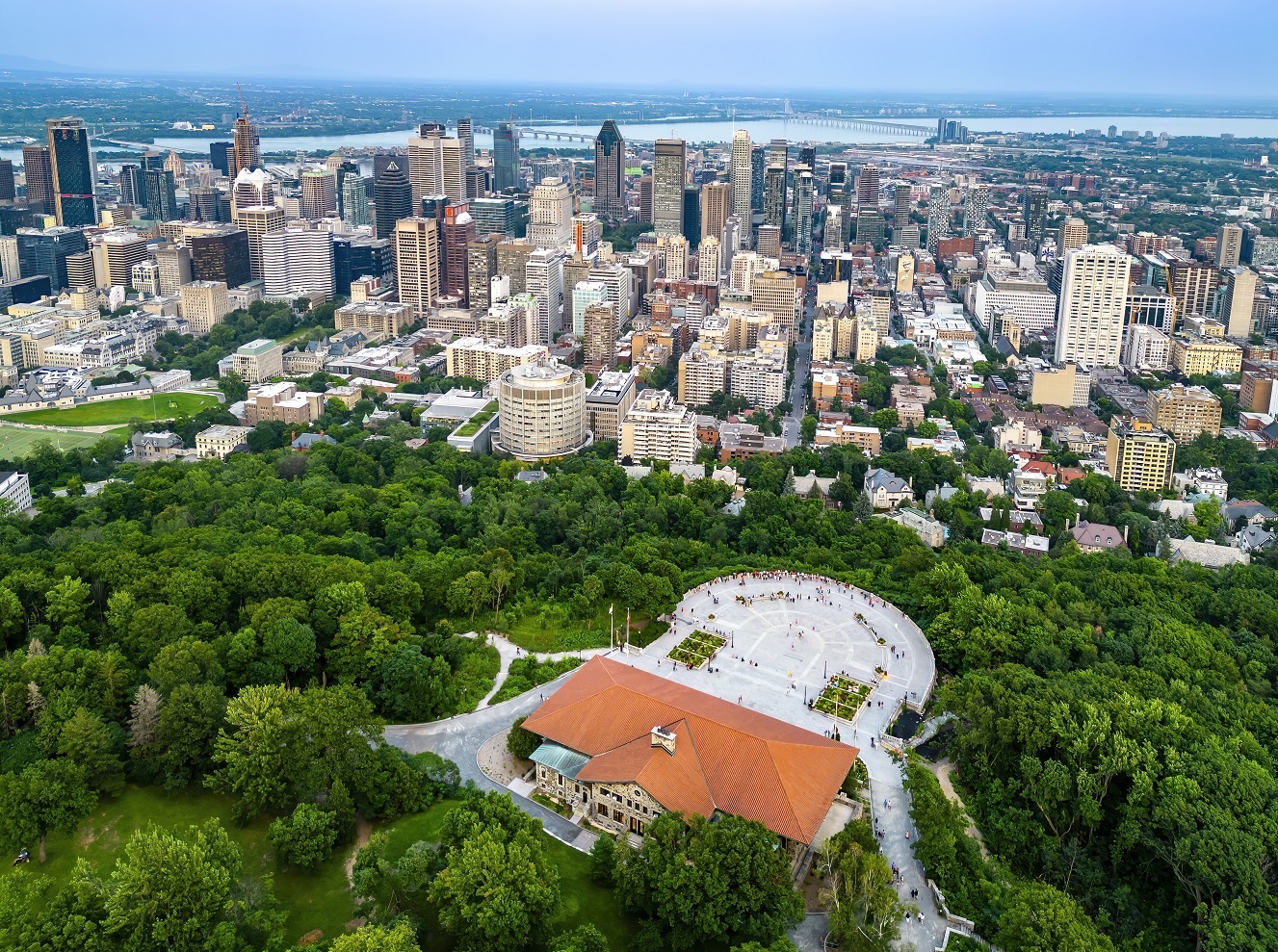 Image of the Kondiaronk belvedere - Mount Royal Chalet